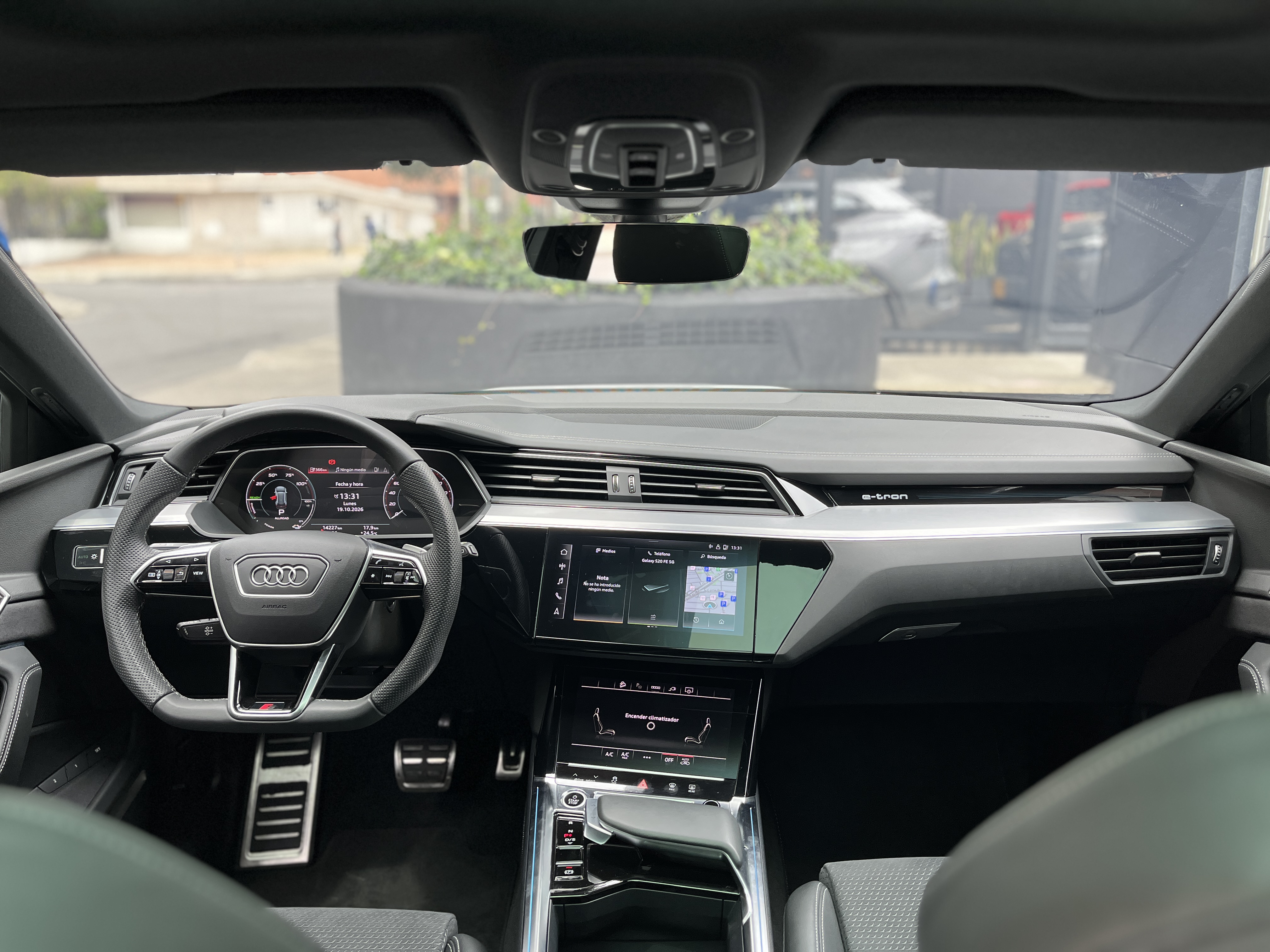 AUDI Q8 ETRON 2024