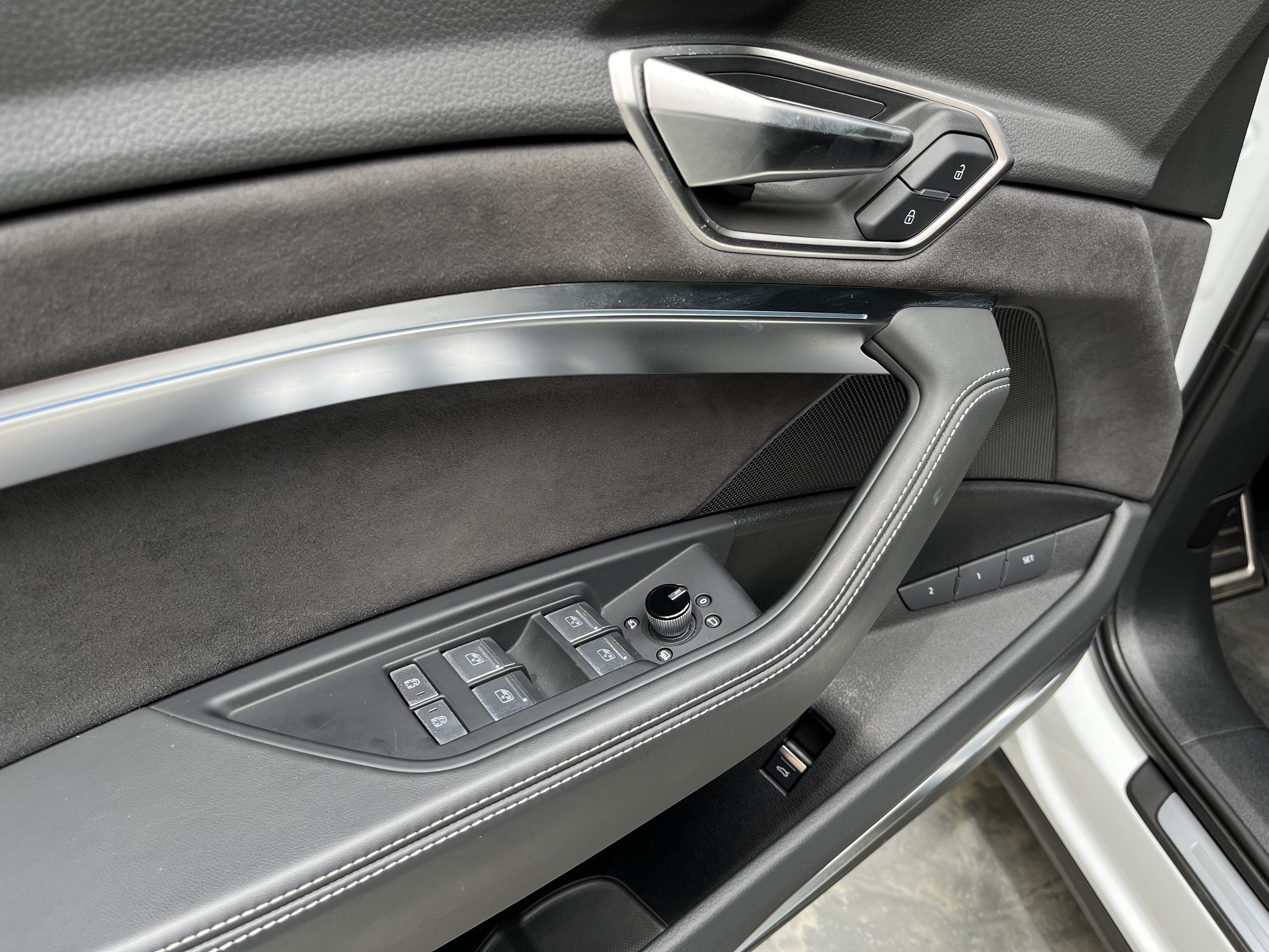 AUDI Q8 ETRON 2024