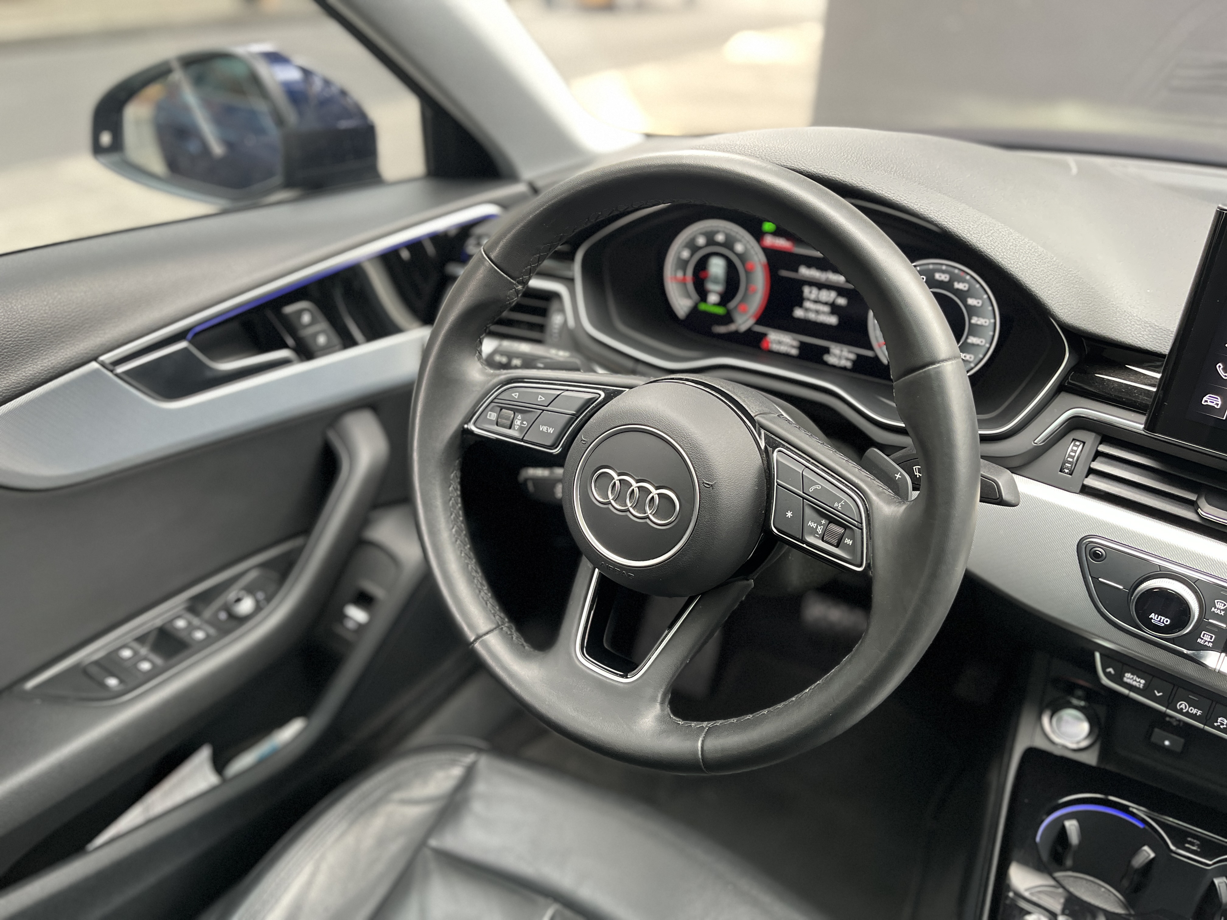 AUDI A4 2023