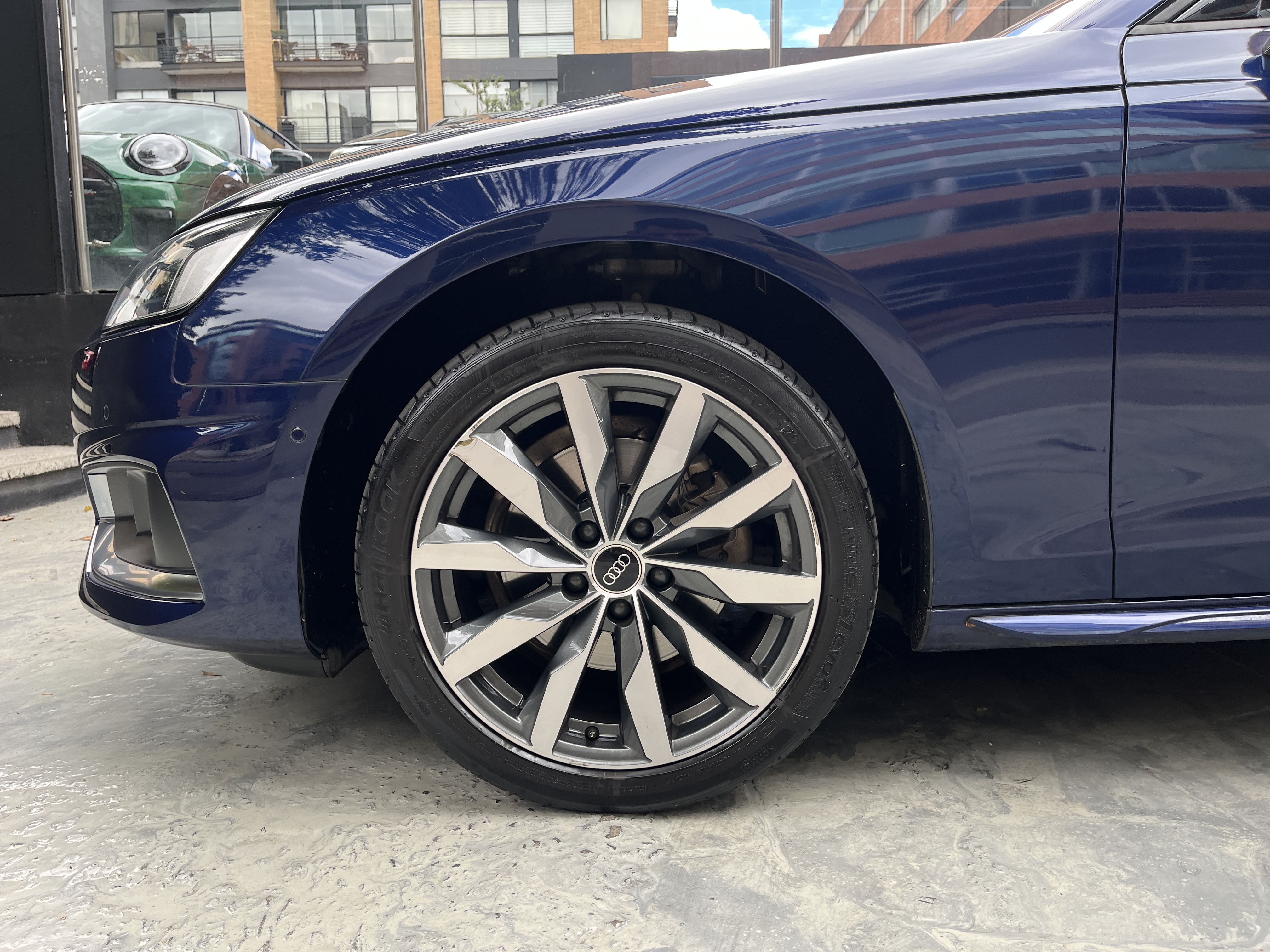 AUDI A4 2023