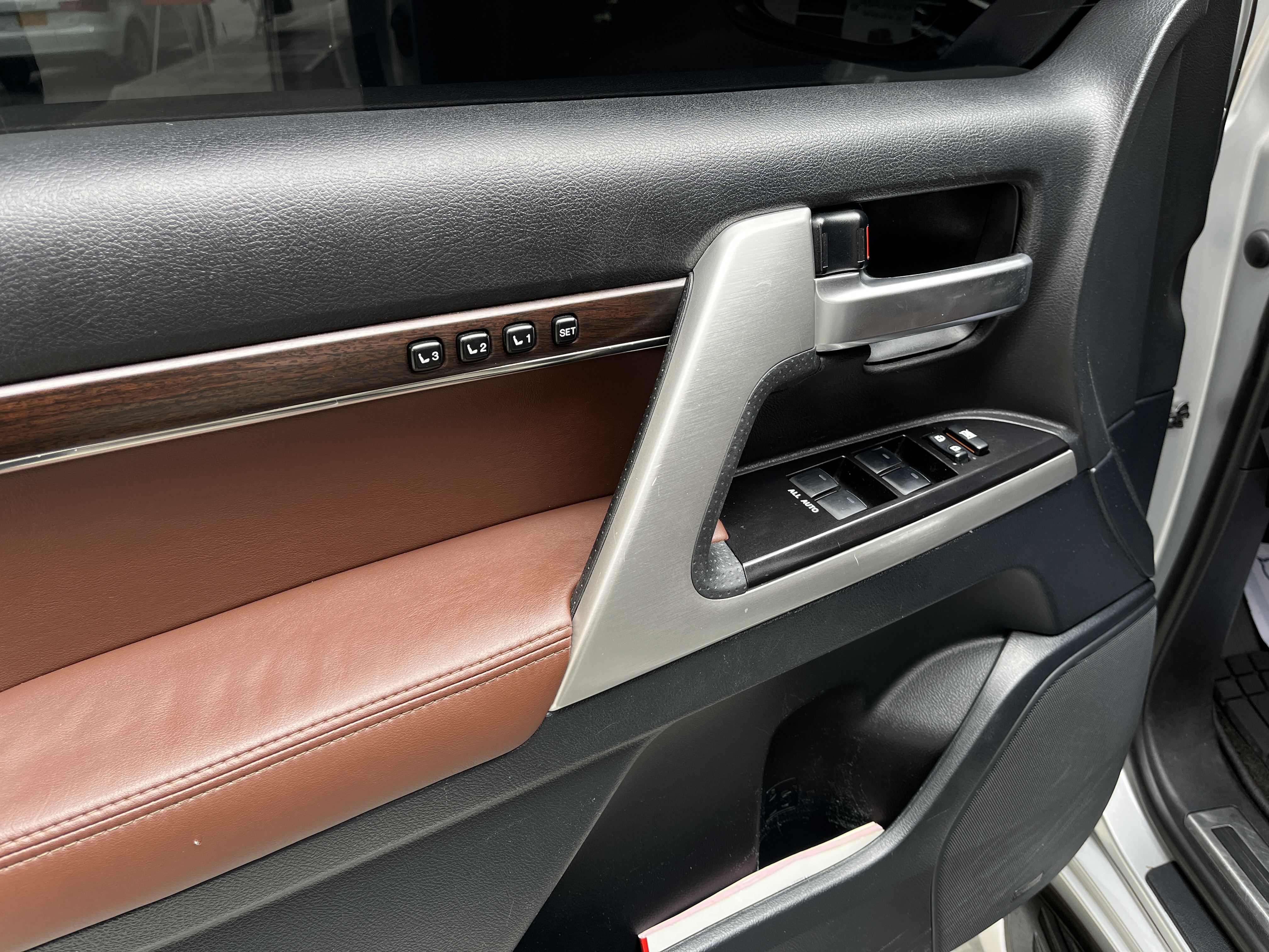 TOYOTA LAND CRUISER 200 2021