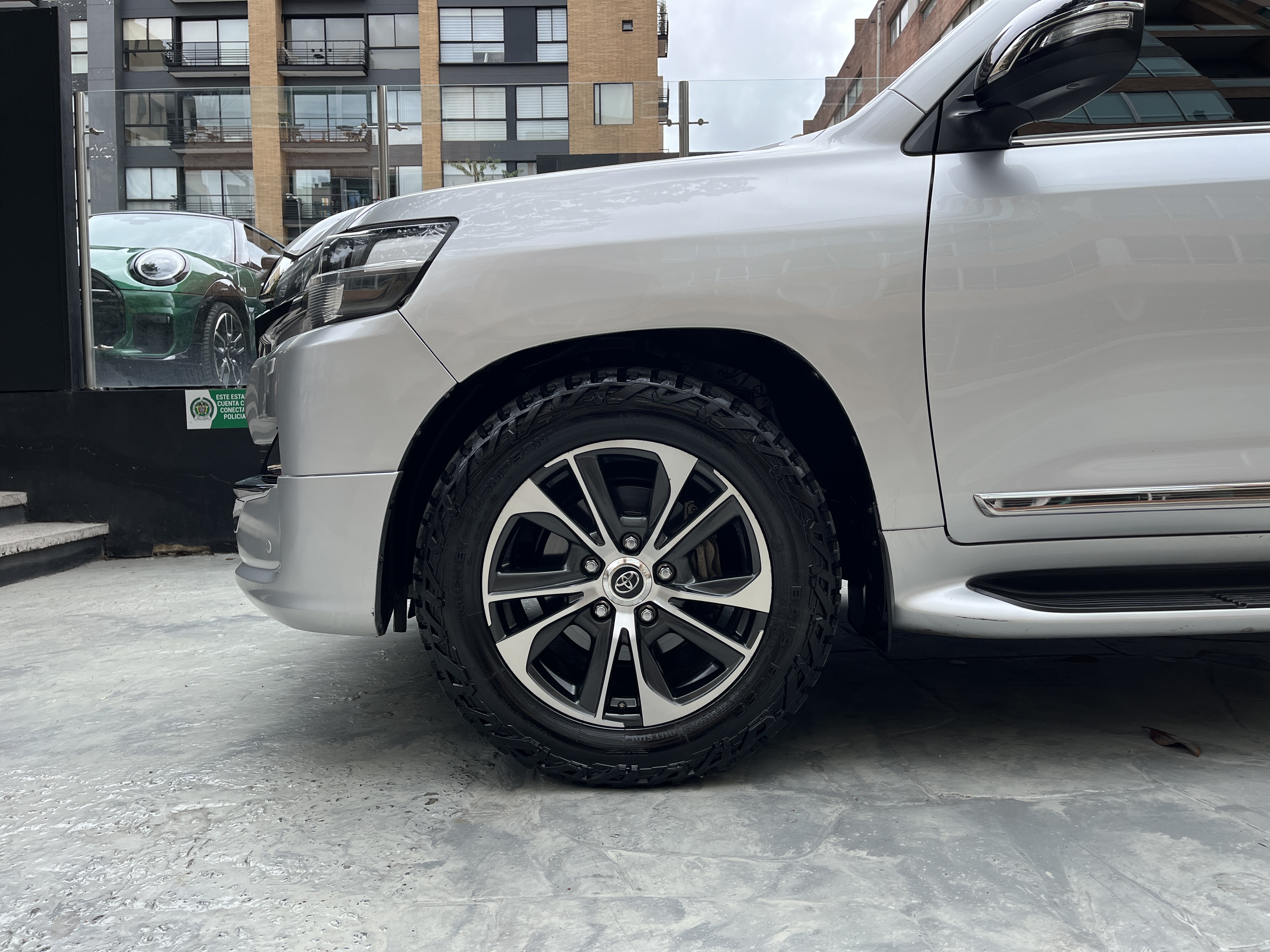 TOYOTA LAND CRUISER 200 2021