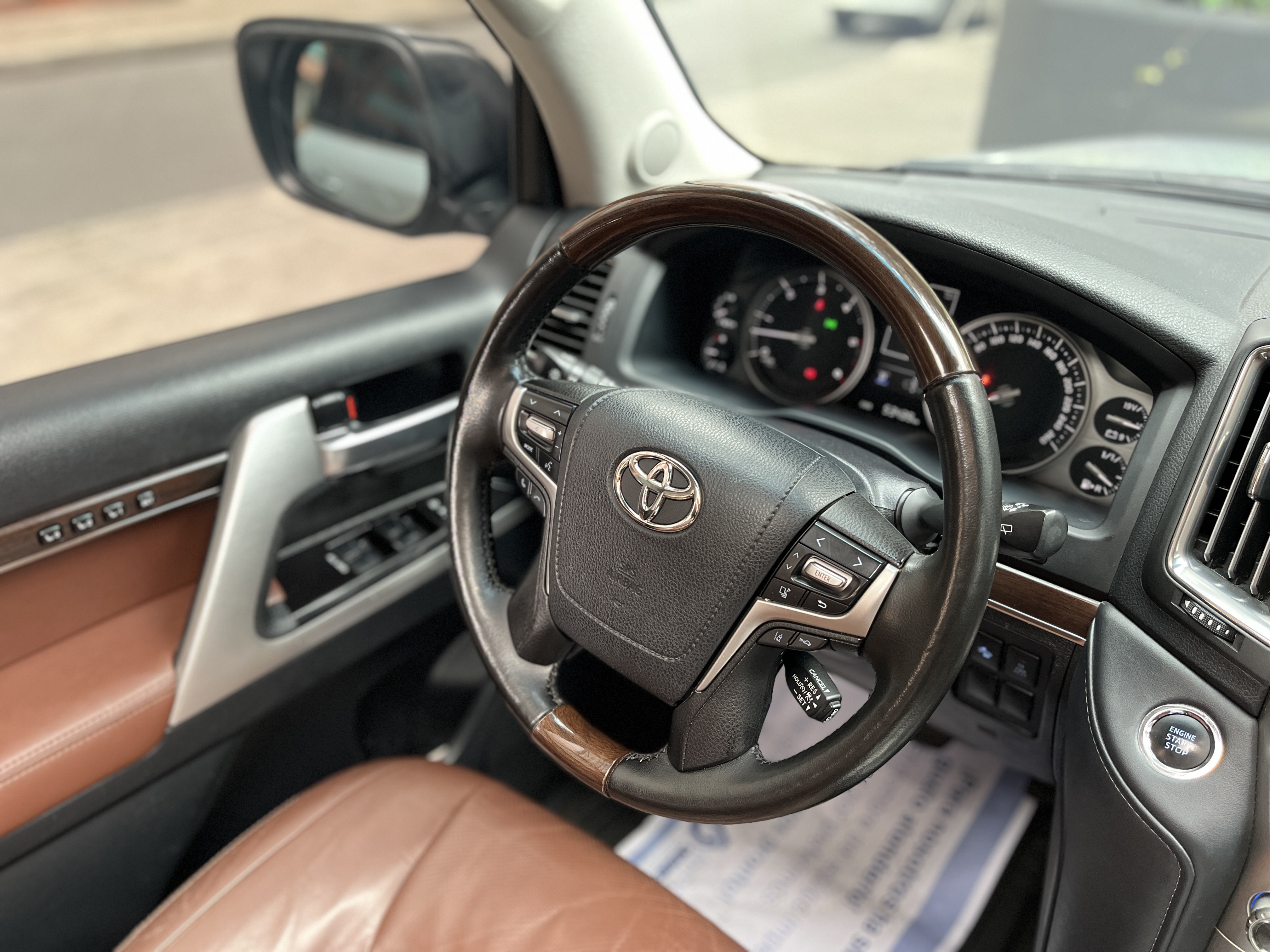 TOYOTA LAND CRUISER 200 2021