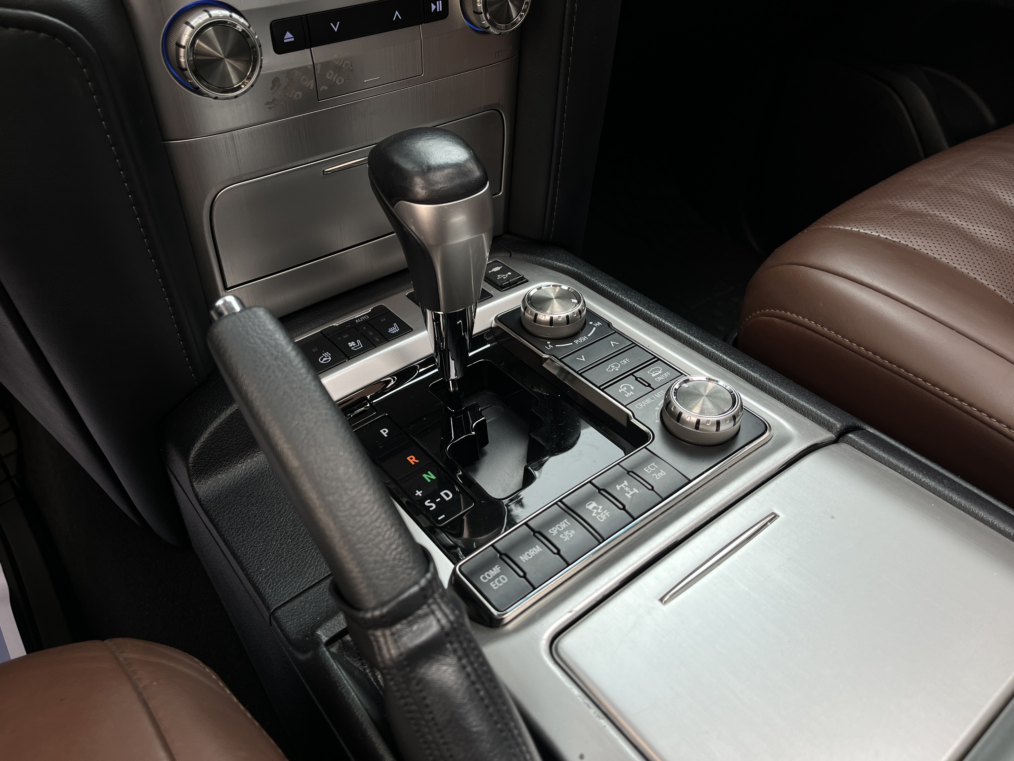 TOYOTA LAND CRUISER 200 2021