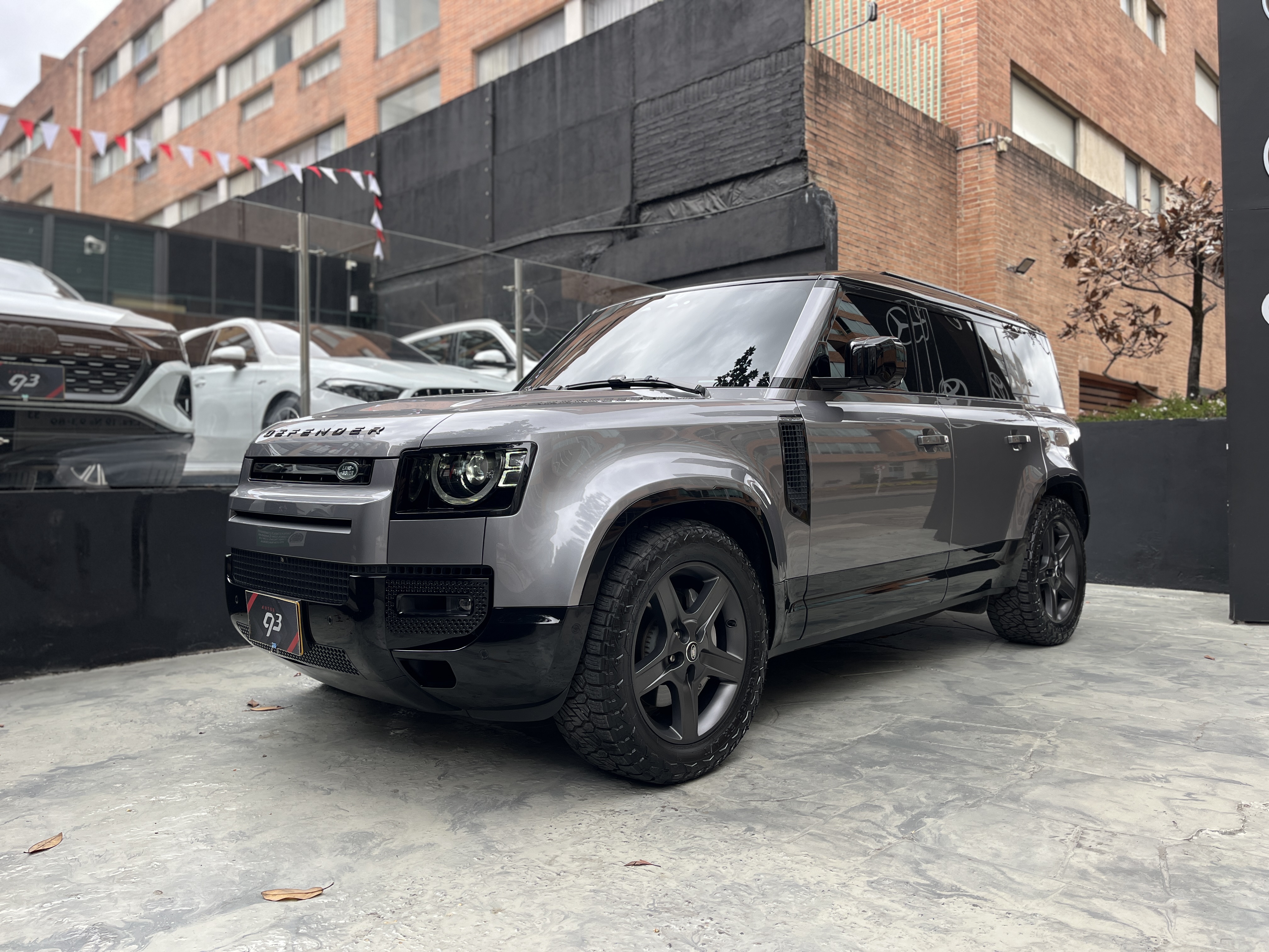 LAND ROVER DEFENDER 110 404PS 2024