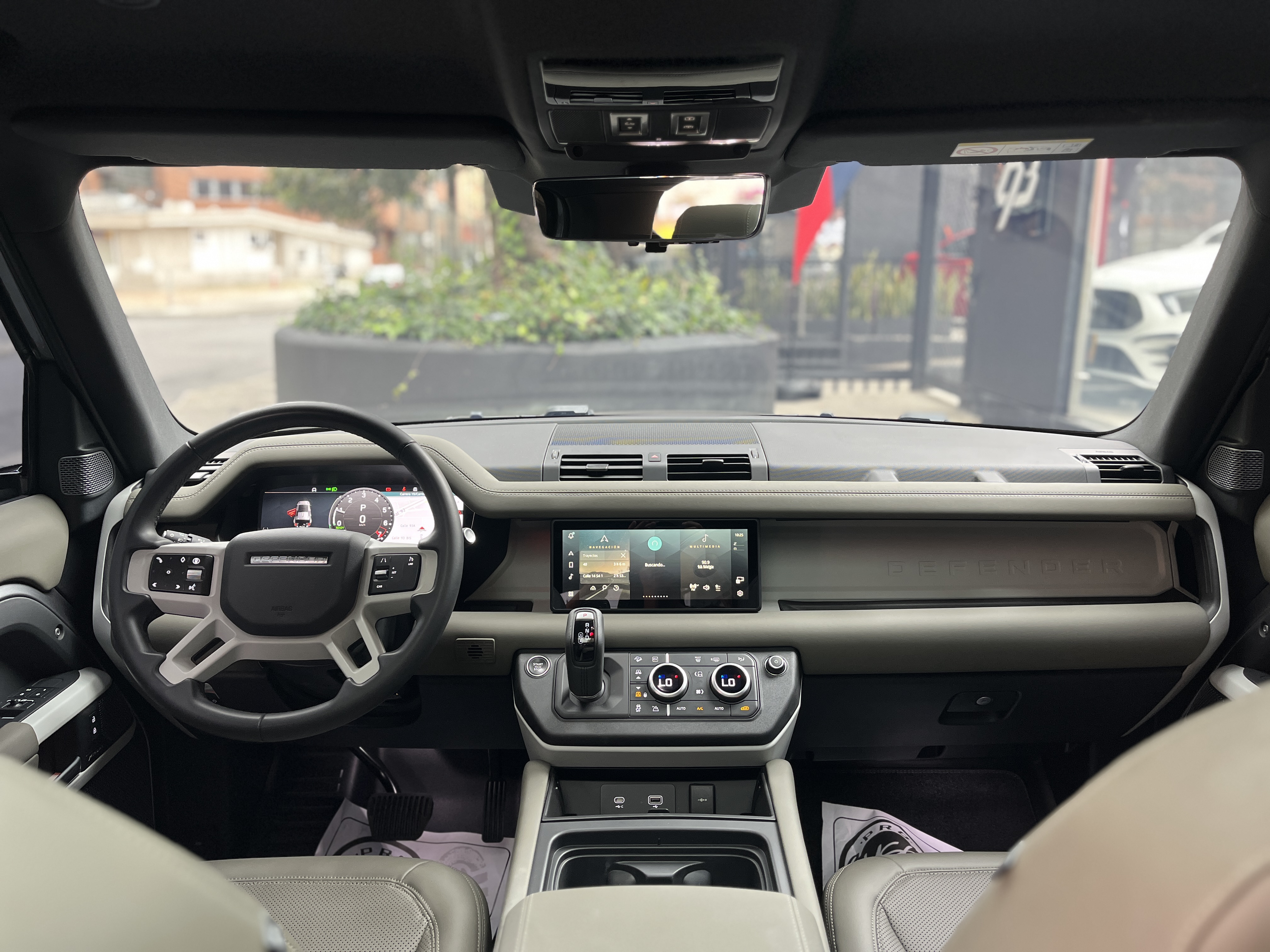 LAND ROVER DEFENDER 110 404PS 2024