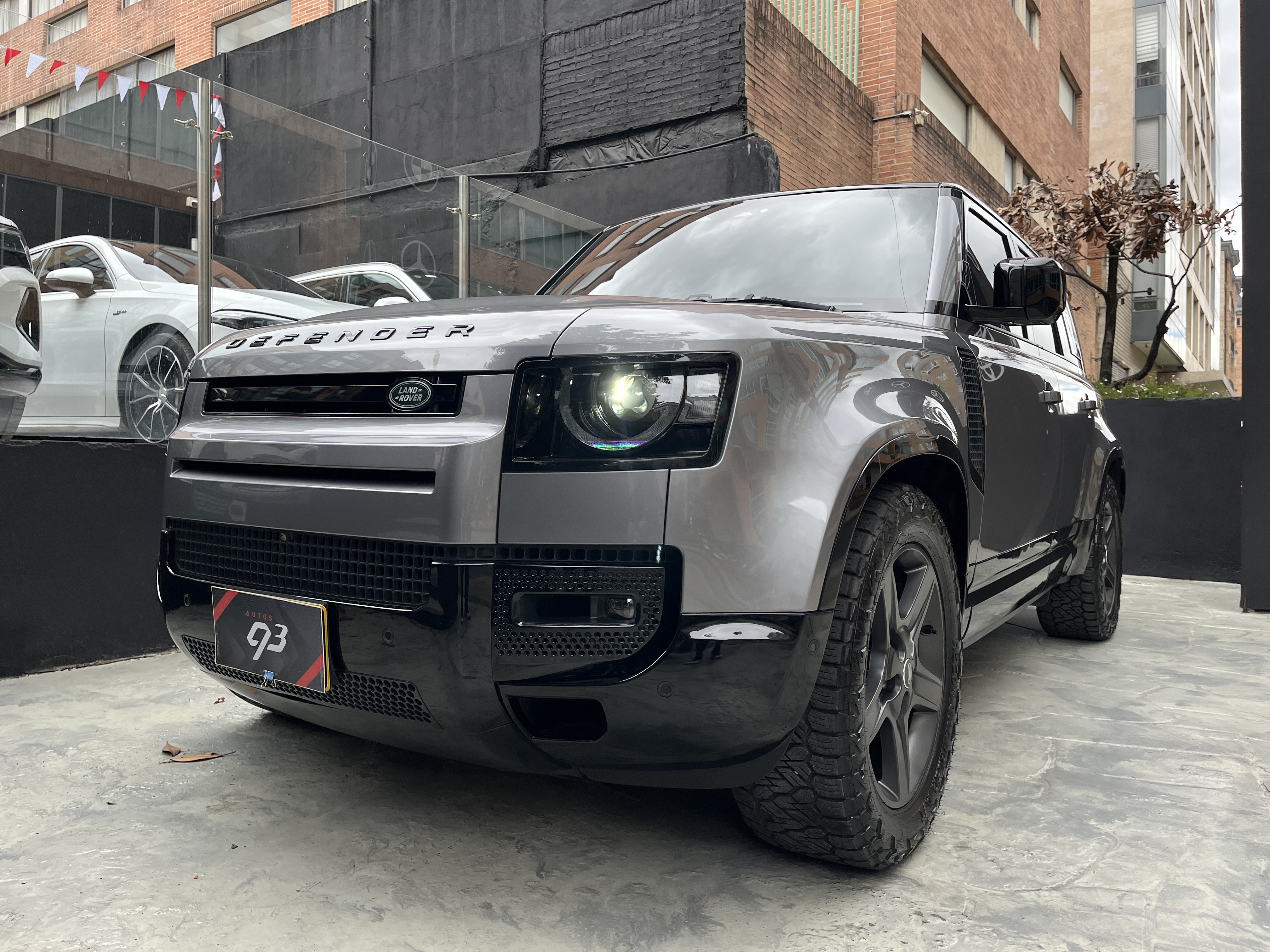 LAND ROVER DEFENDER 110 404PS 2024