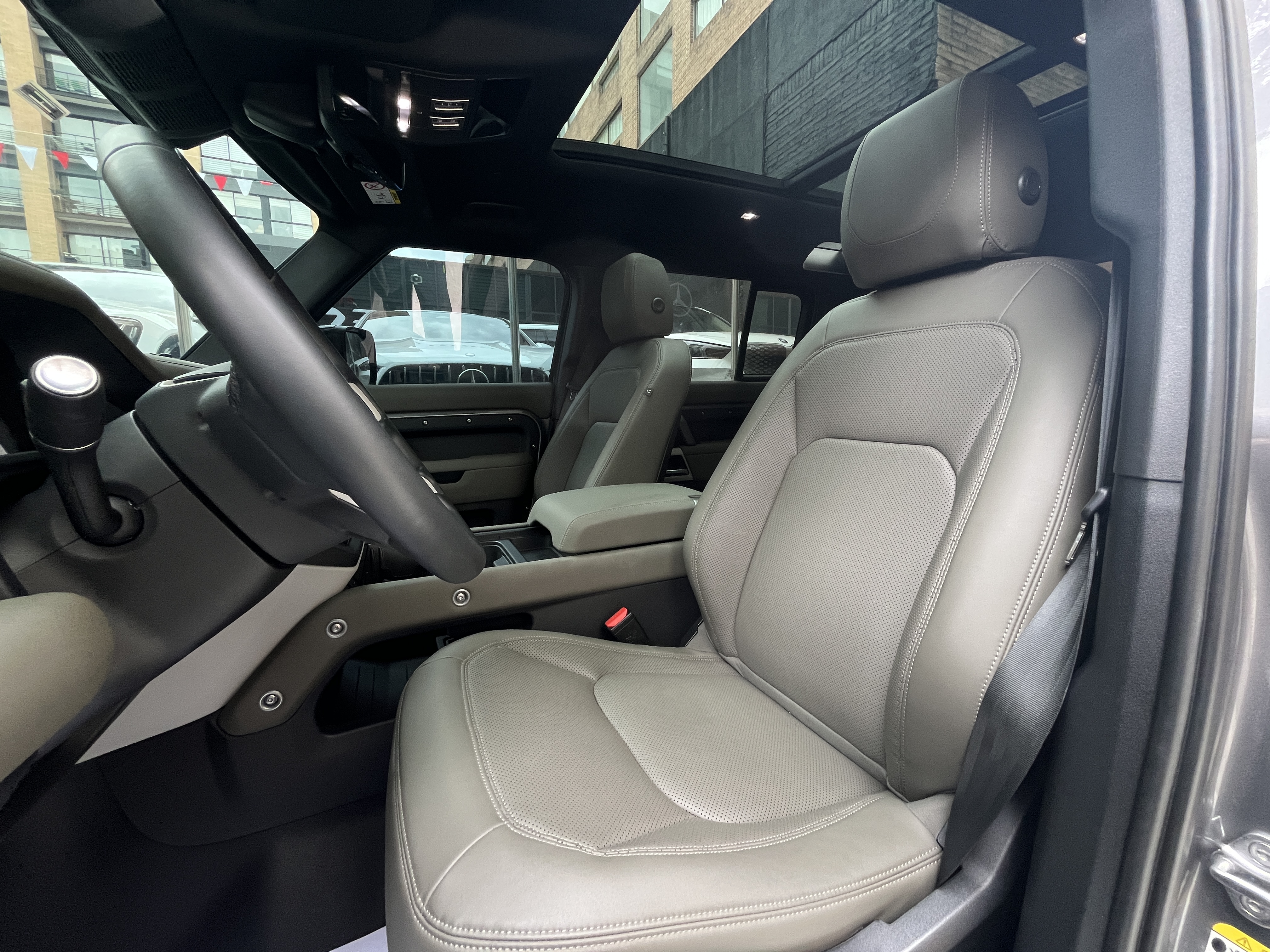 LAND ROVER DEFENDER 110 404PS 2024