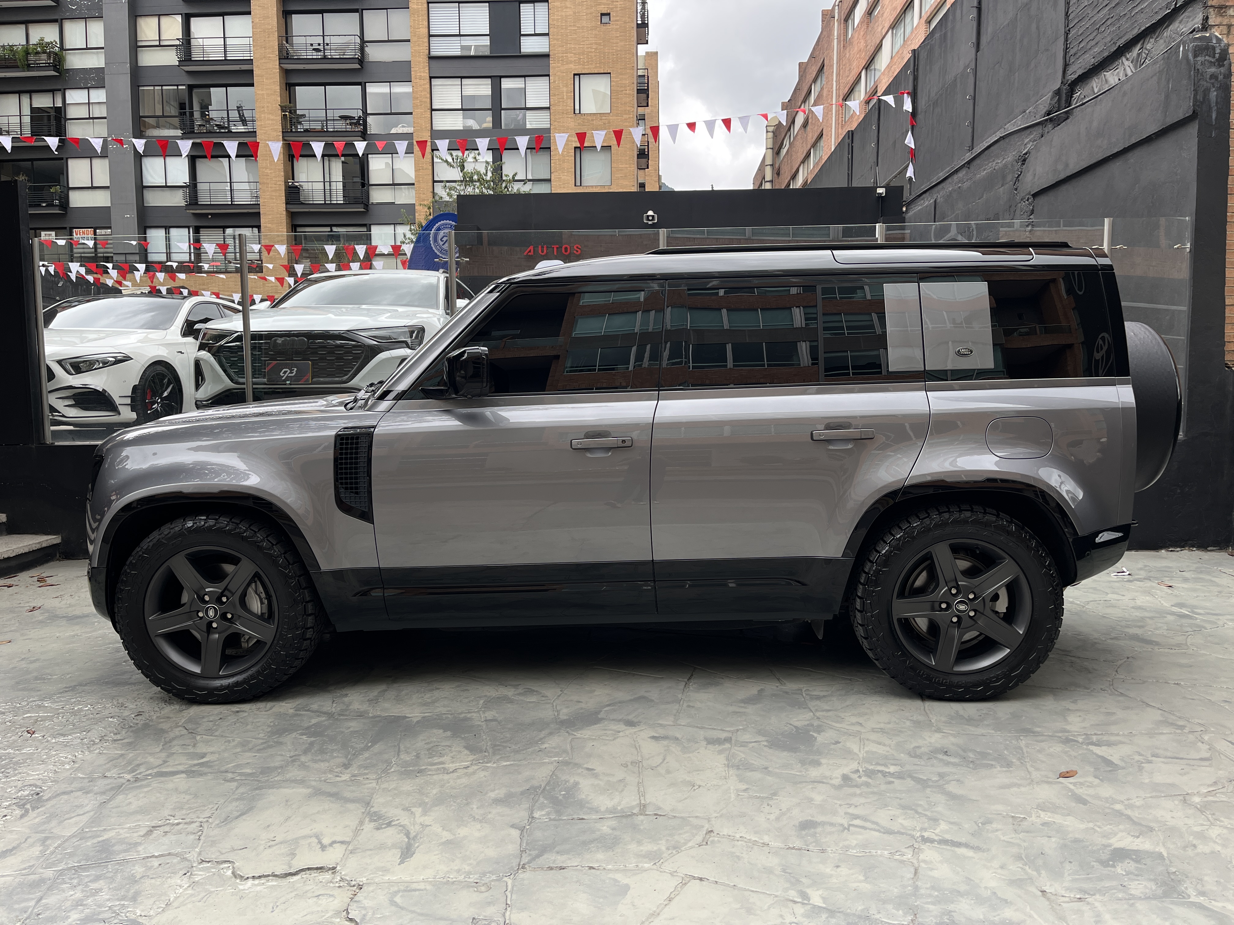 LAND ROVER DEFENDER 110 404PS 2024