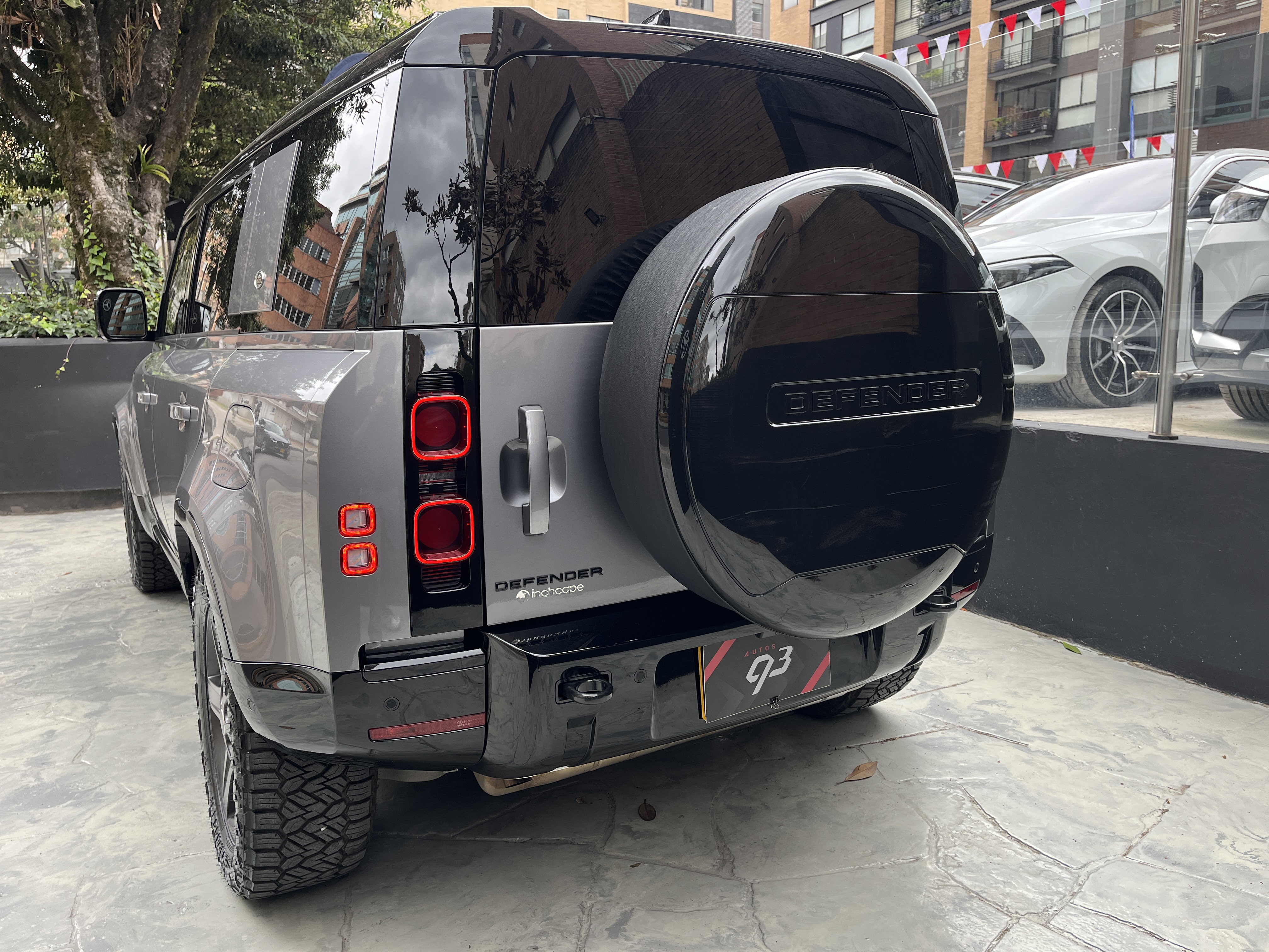 LAND ROVER DEFENDER 110 404PS 2024