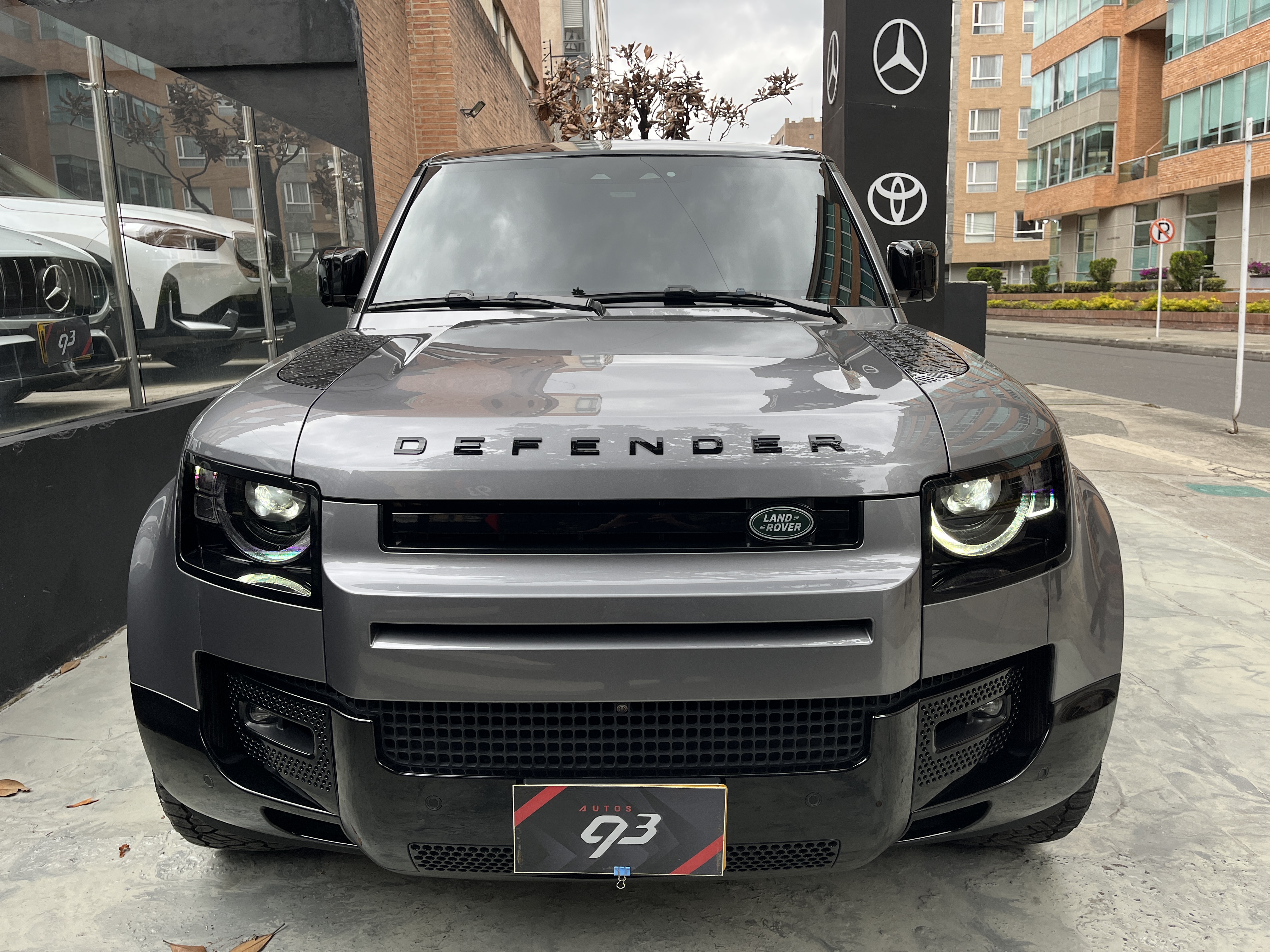 LAND ROVER DEFENDER 110 404PS 2024