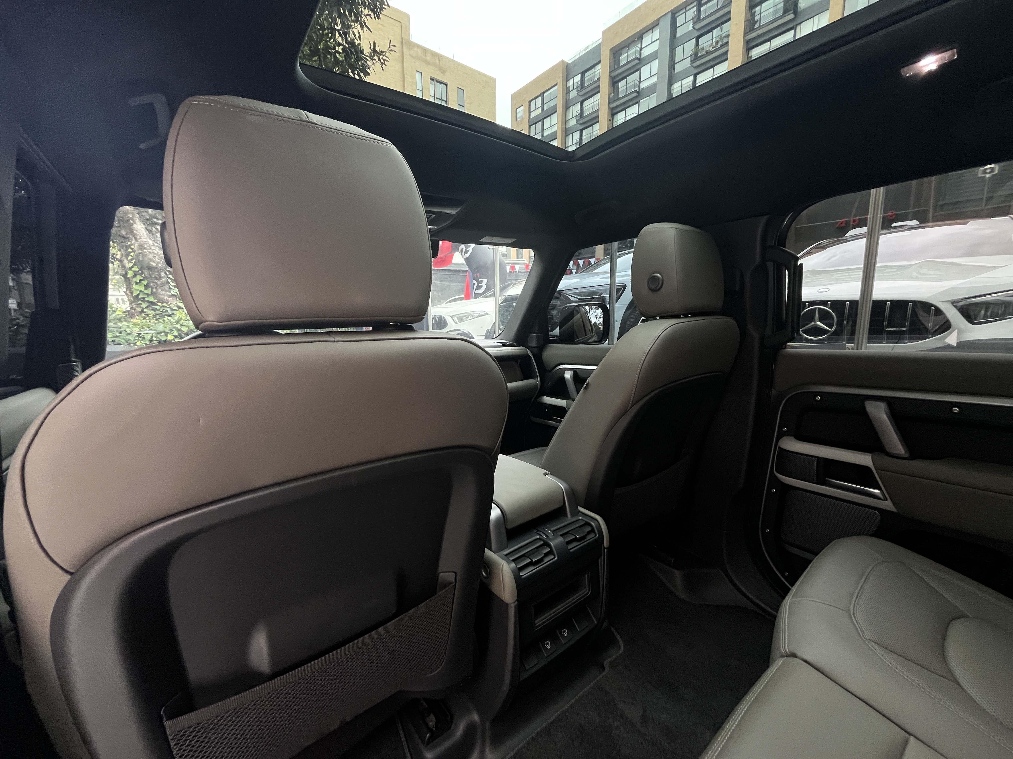 LAND ROVER DEFENDER 110 404PS 2024