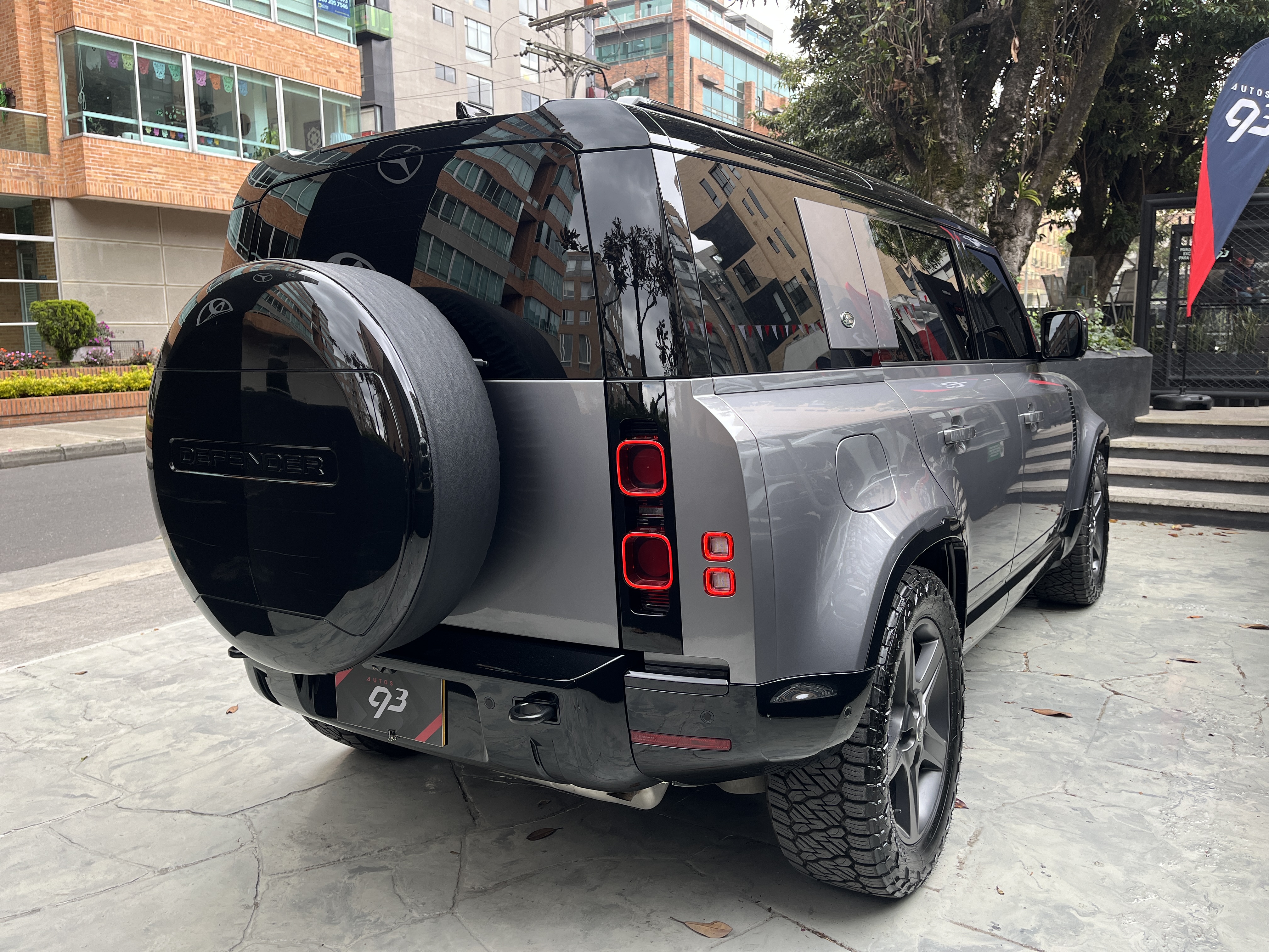 LAND ROVER DEFENDER 110 404PS 2024