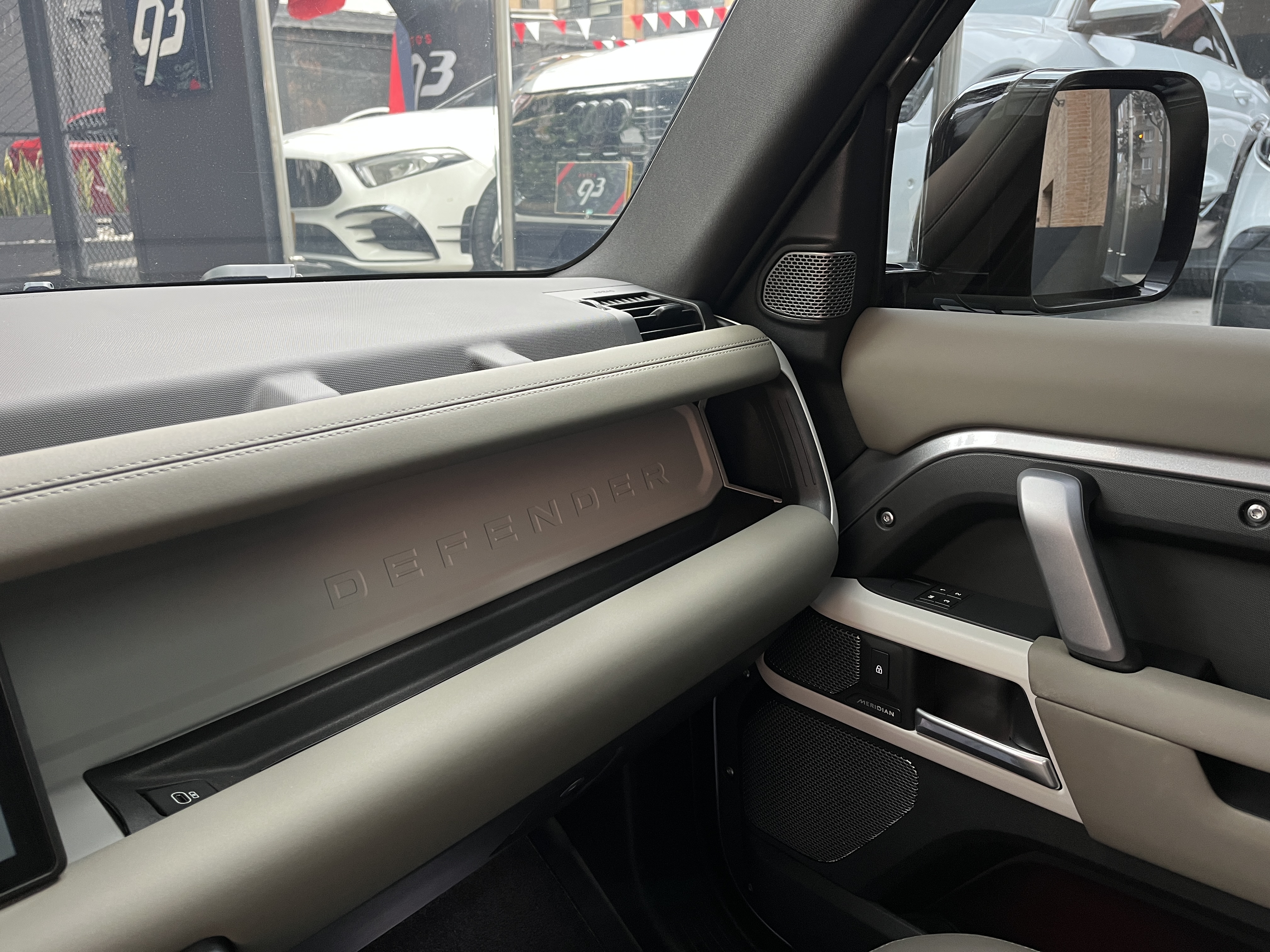 LAND ROVER DEFENDER 110 404PS 2024