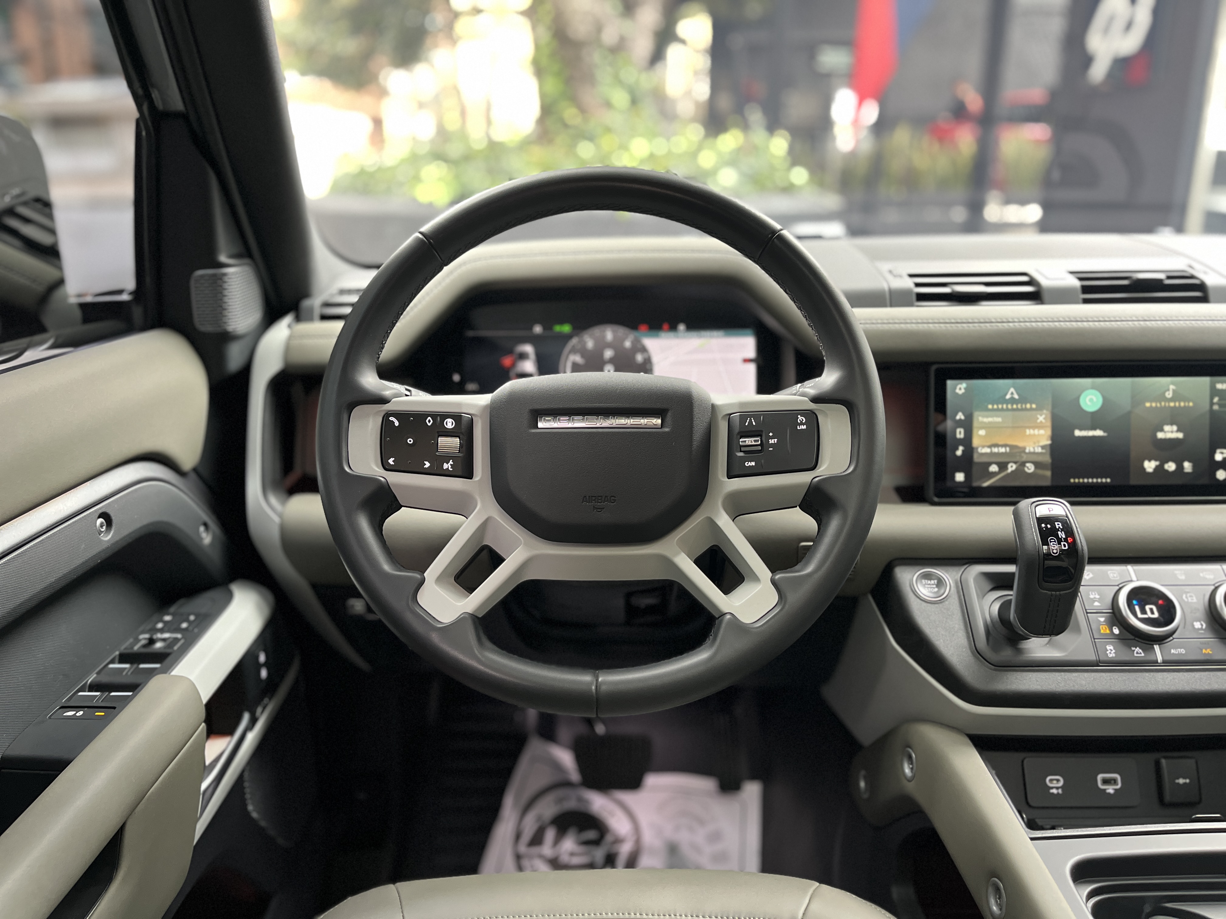 LAND ROVER DEFENDER 110 404PS 2024