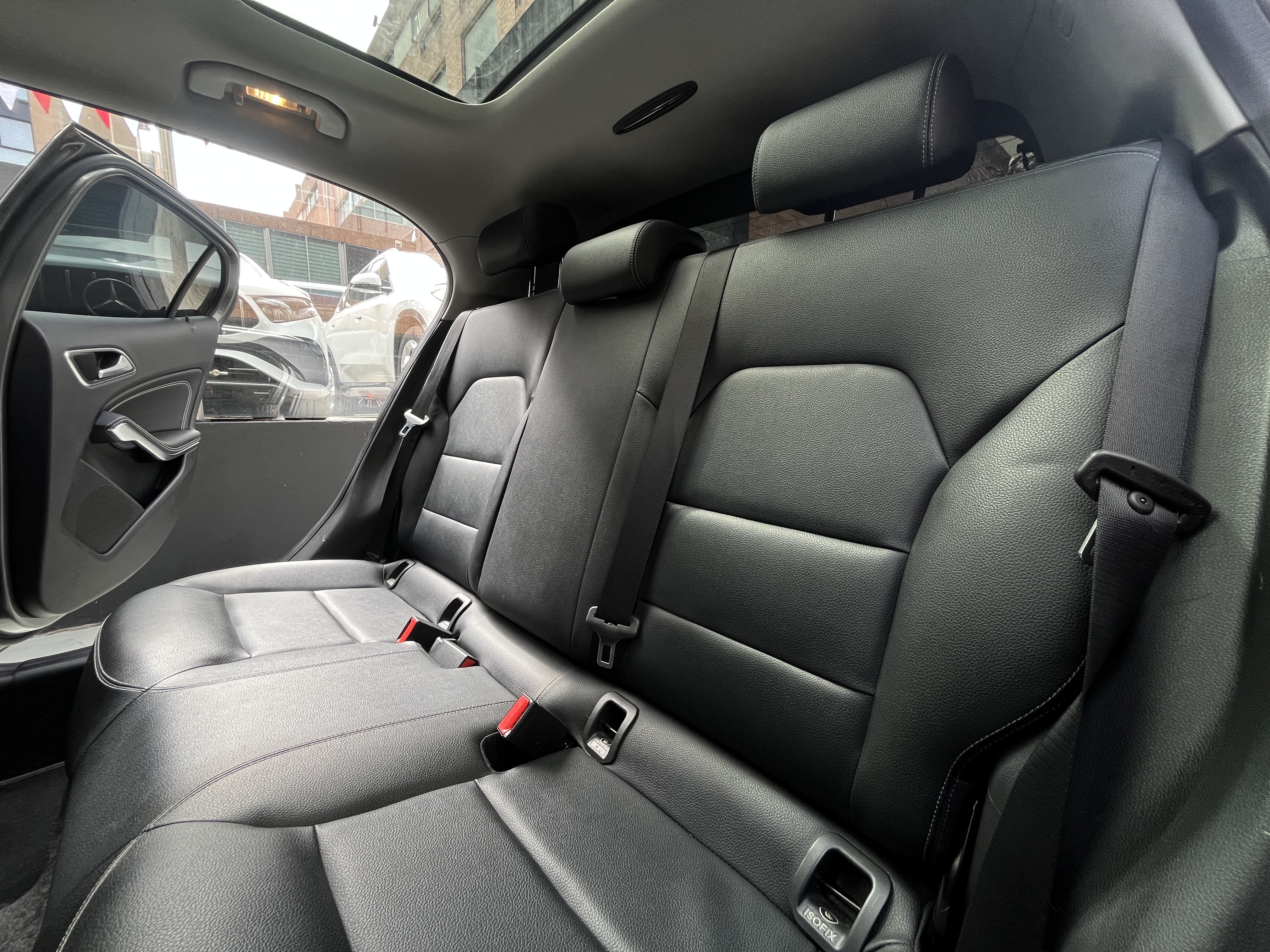 MERCEDES-BENZ GLA200 2020