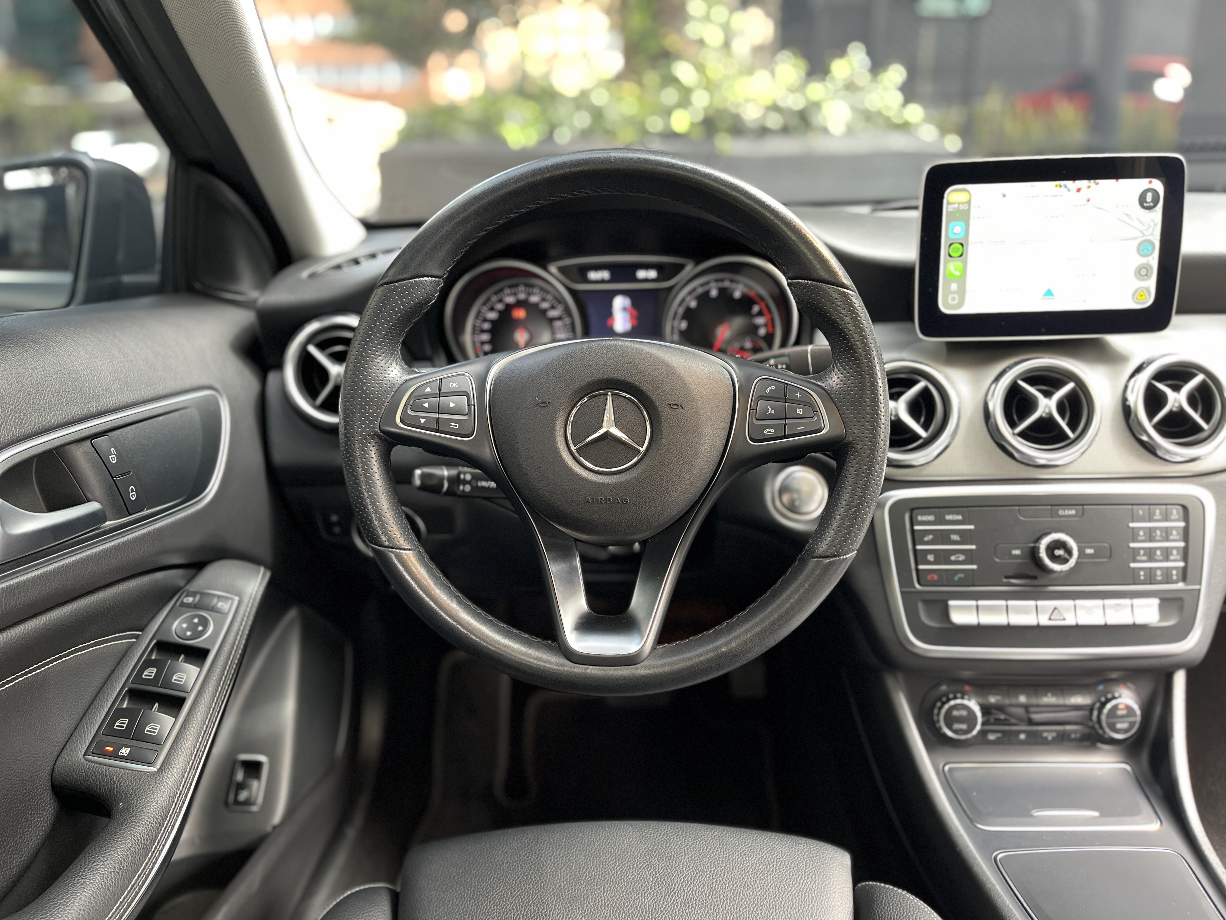 MERCEDES-BENZ GLA200 2020