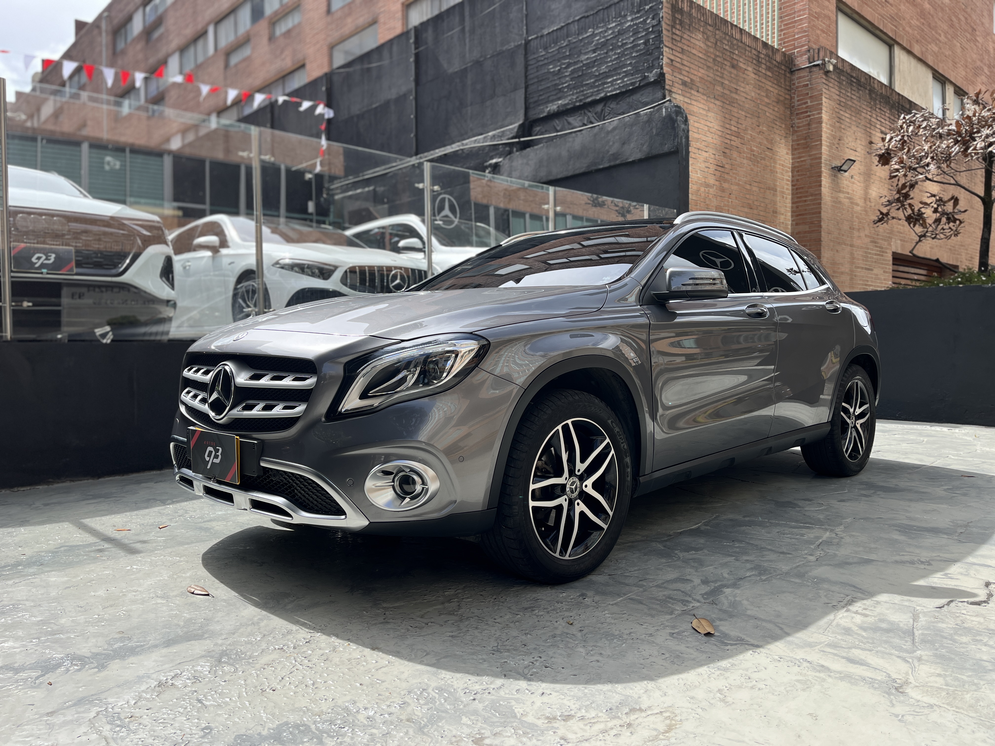 MERCEDES-BENZ GLA200 2020