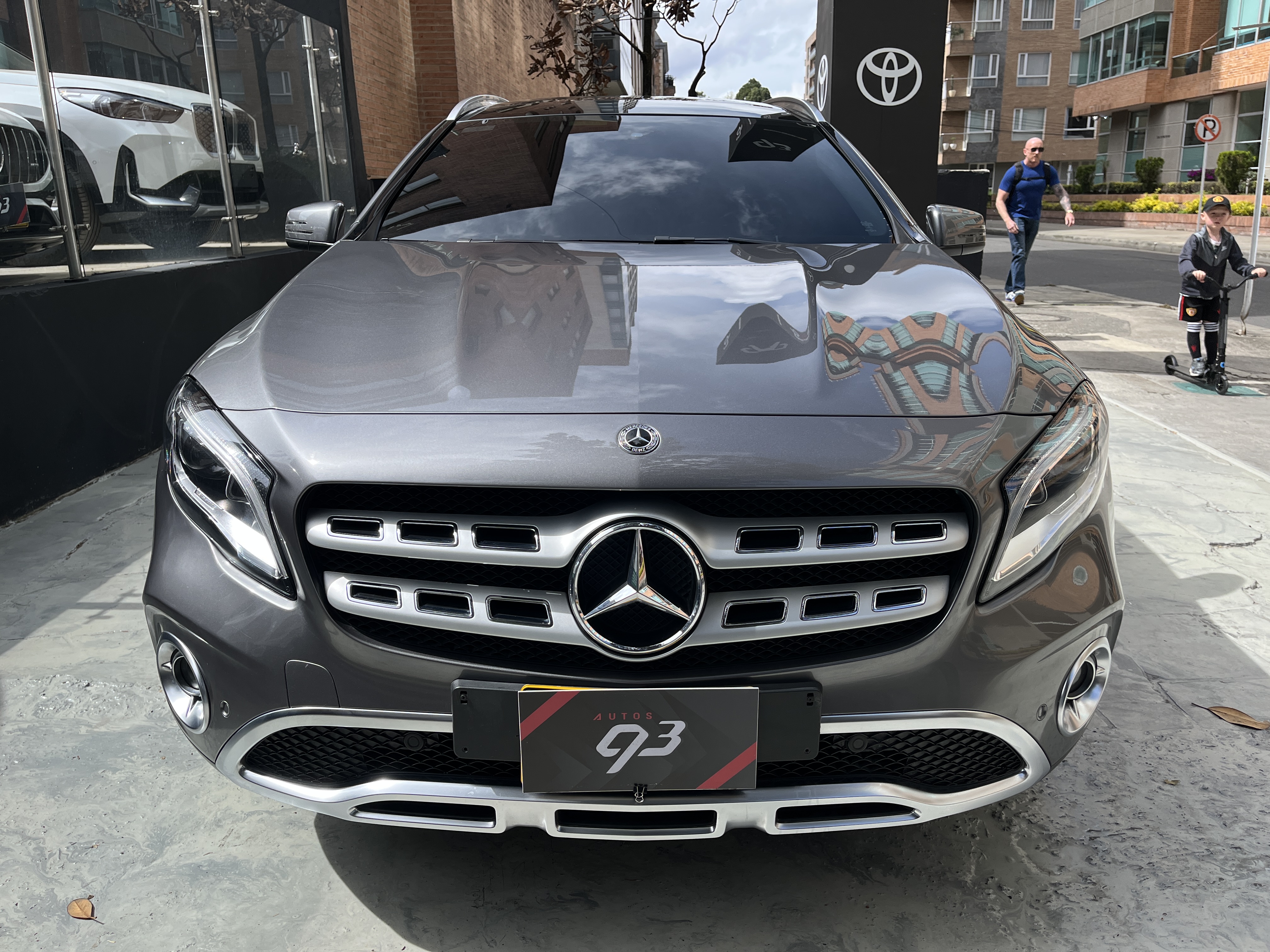 MERCEDES-BENZ GLA200 2020