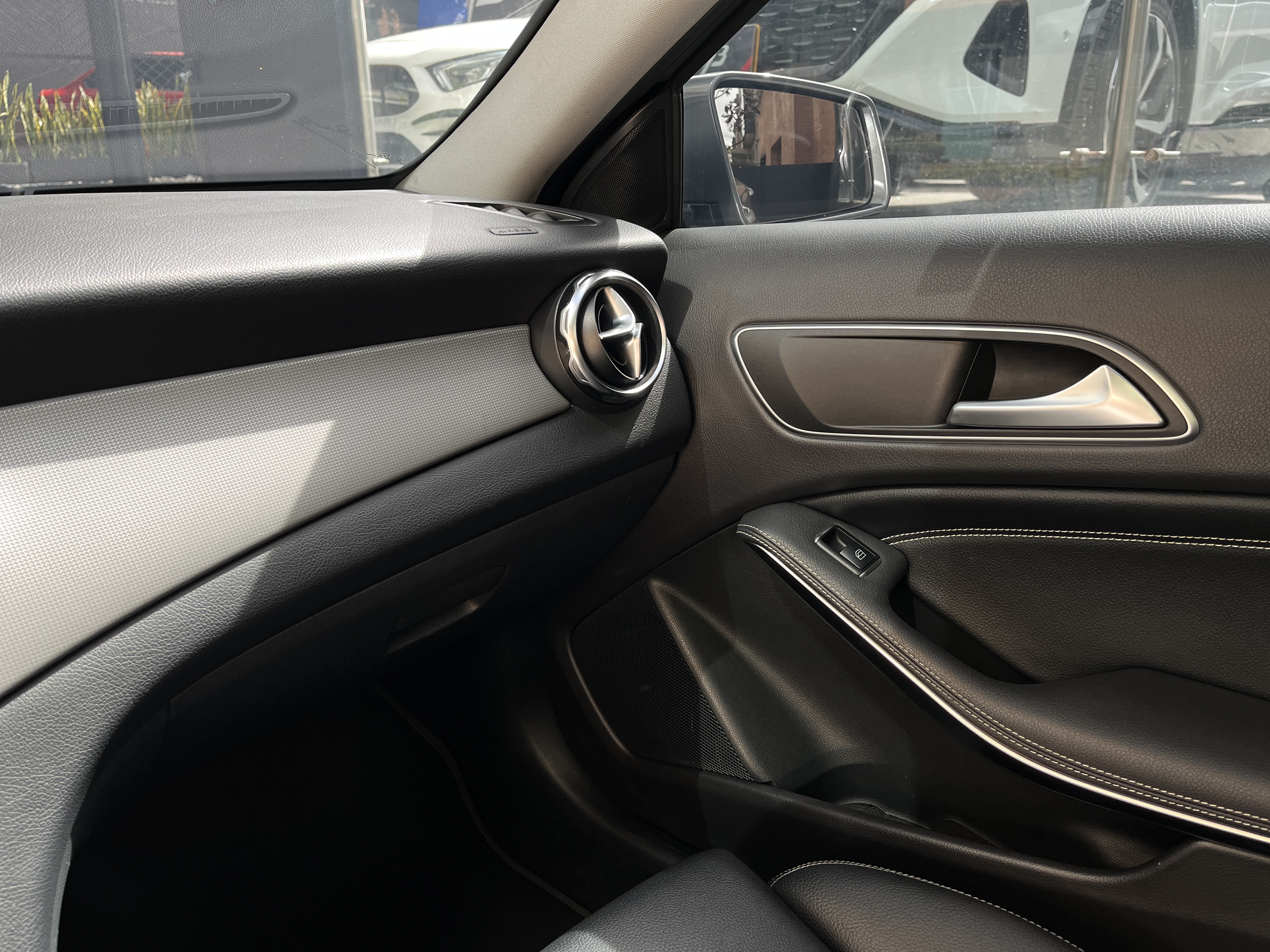 MERCEDES-BENZ GLA200 2020