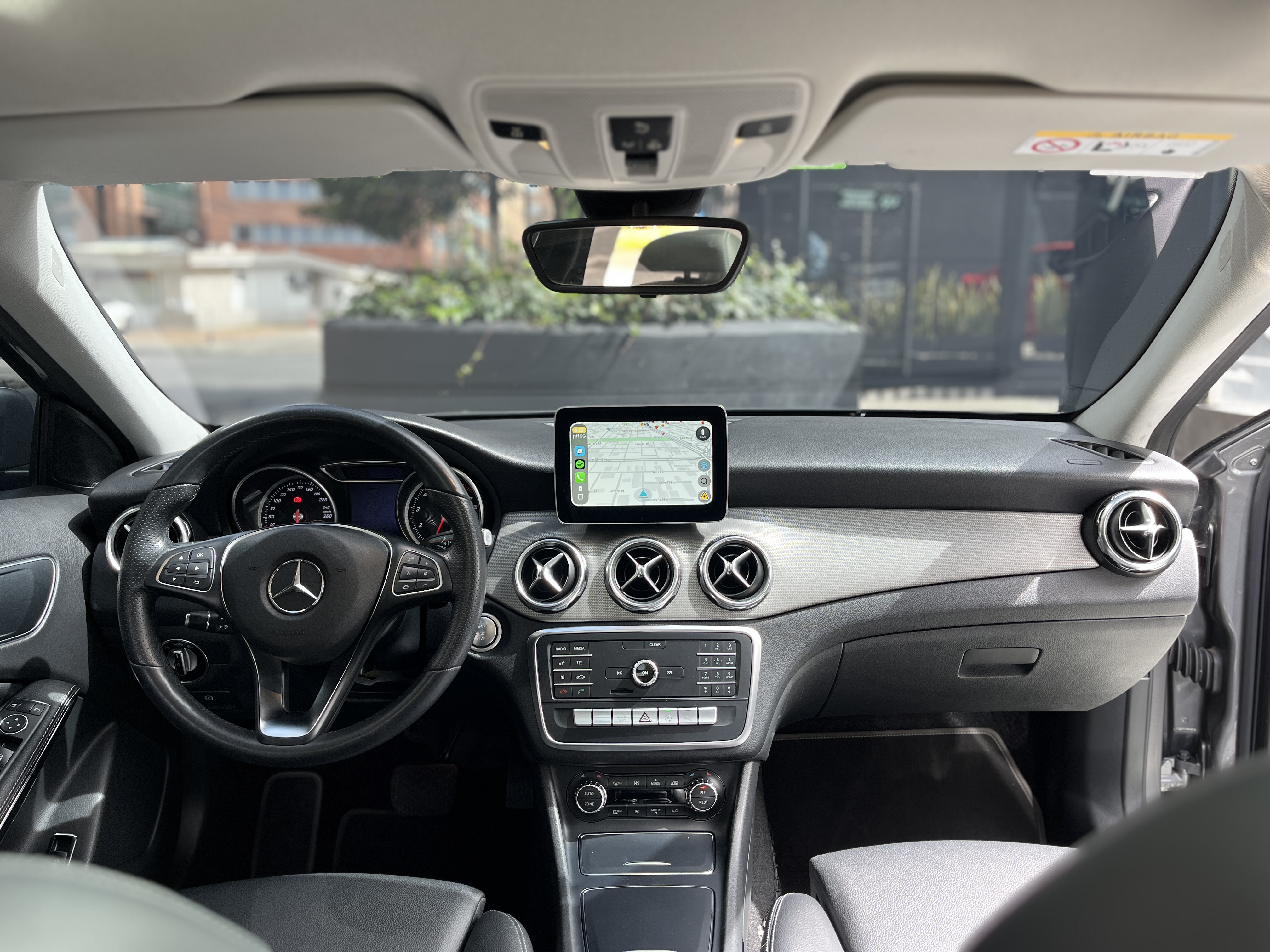 MERCEDES-BENZ GLA200 2020
