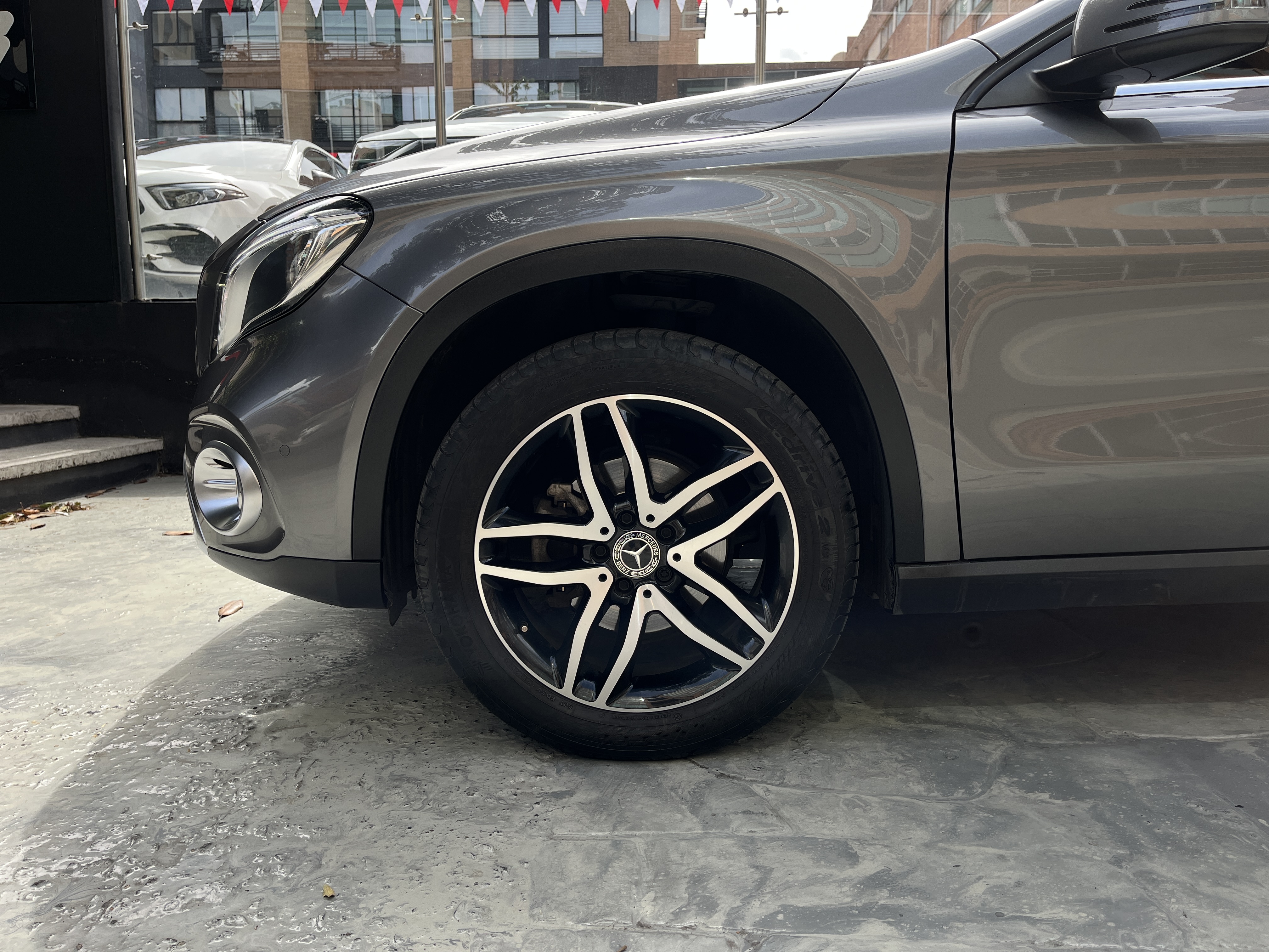 MERCEDES-BENZ GLA200 2020