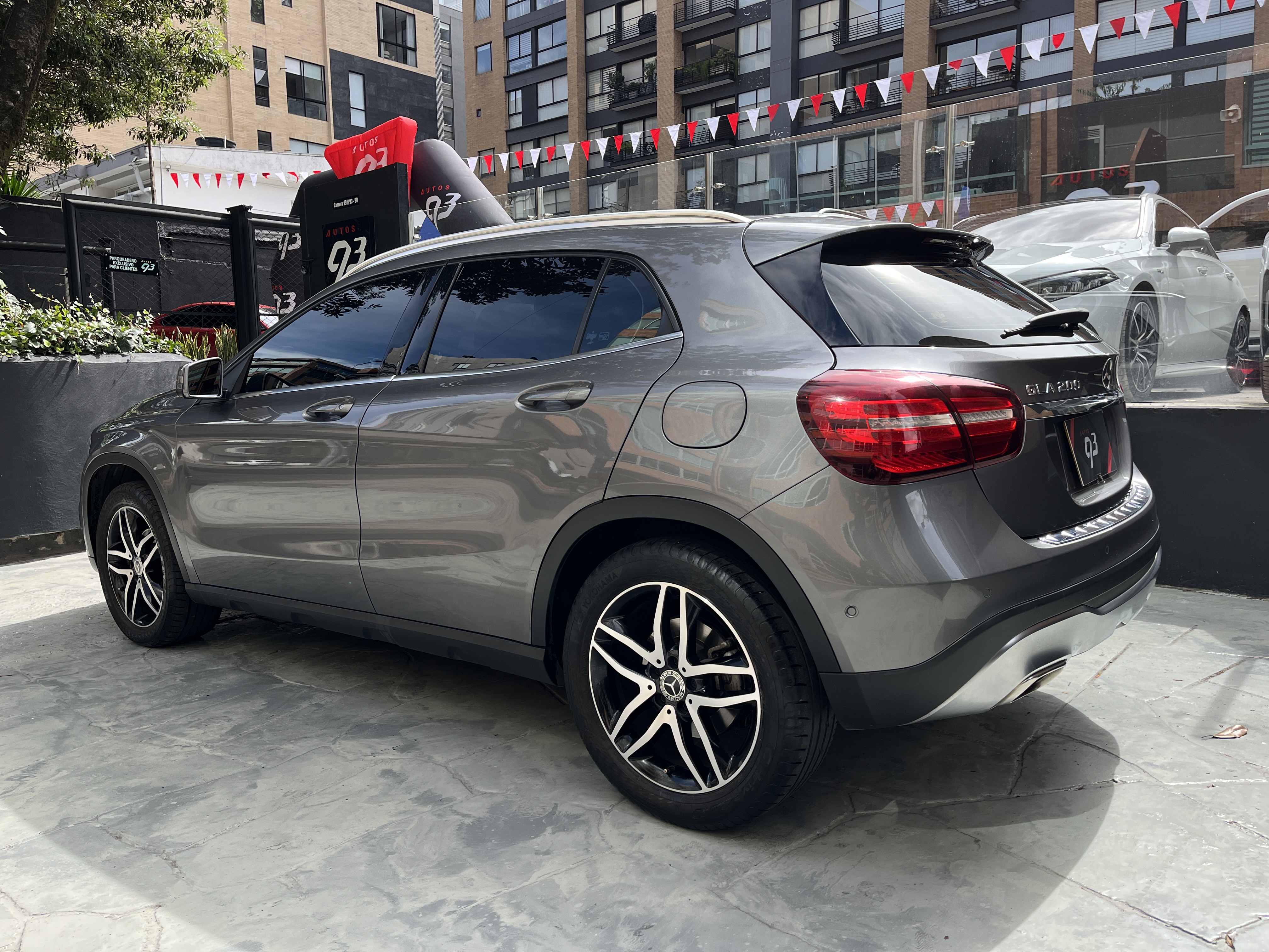 MERCEDES-BENZ GLA200 2020