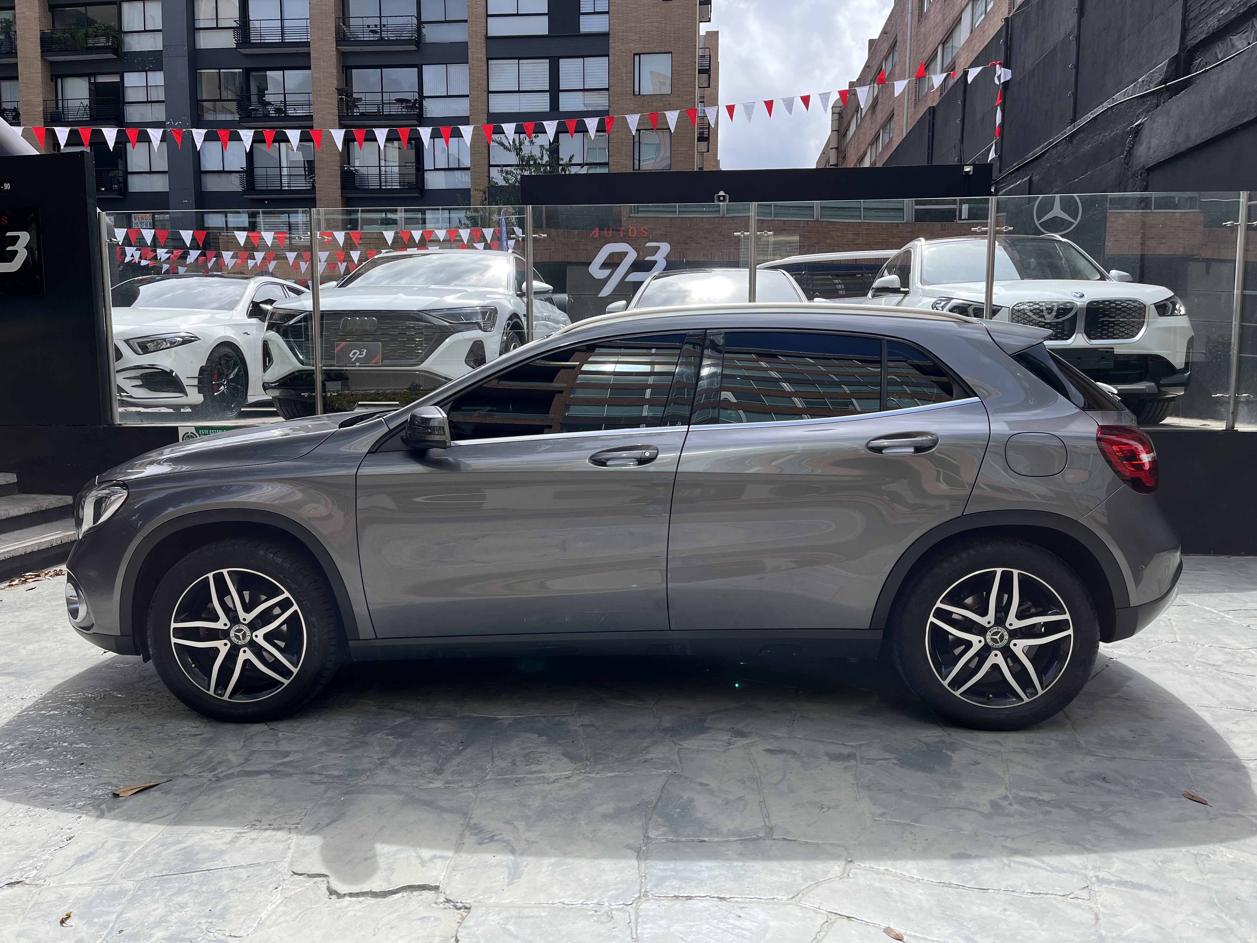 MERCEDES-BENZ GLA200 2020