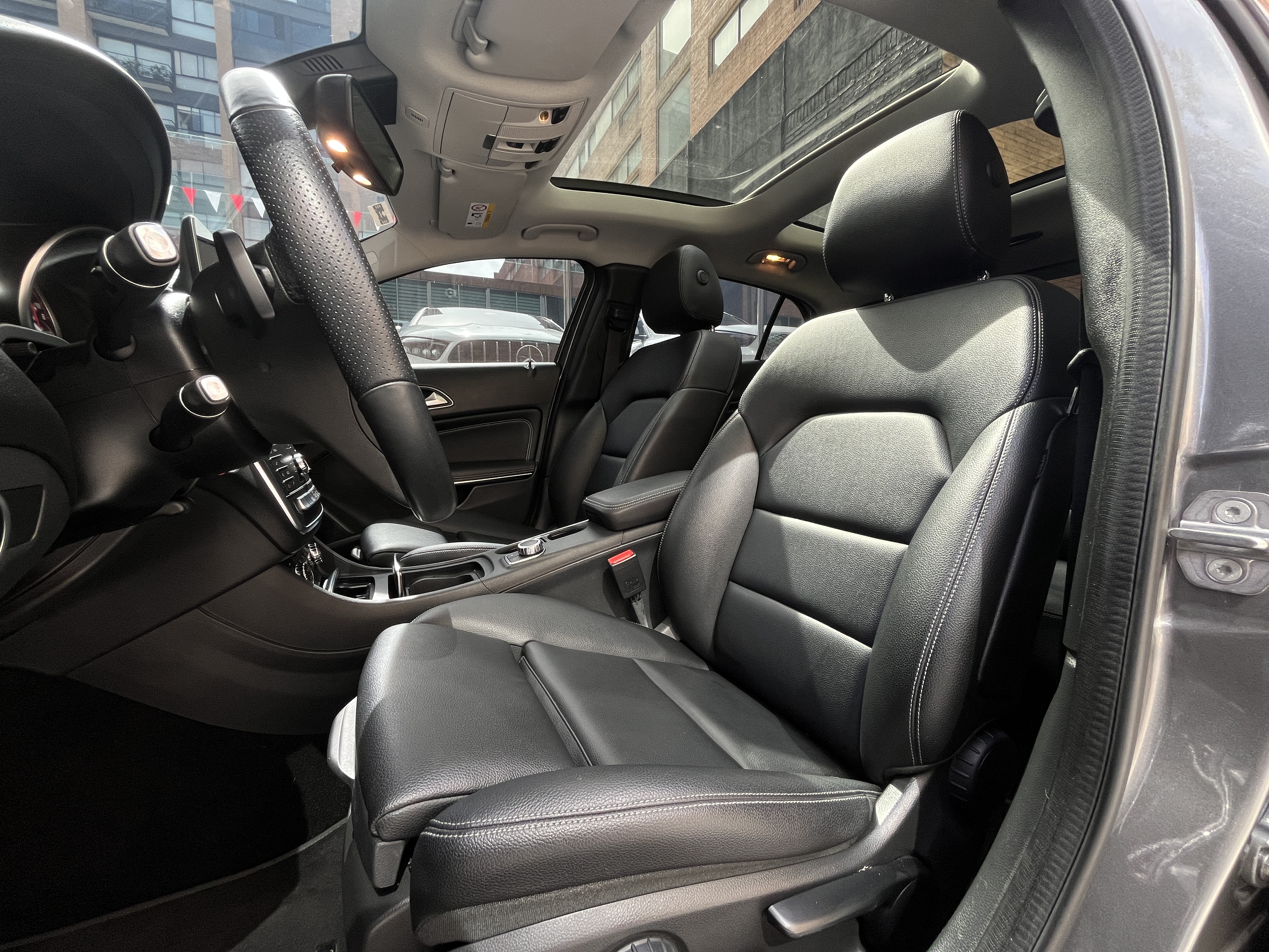 MERCEDES-BENZ GLA200 2020