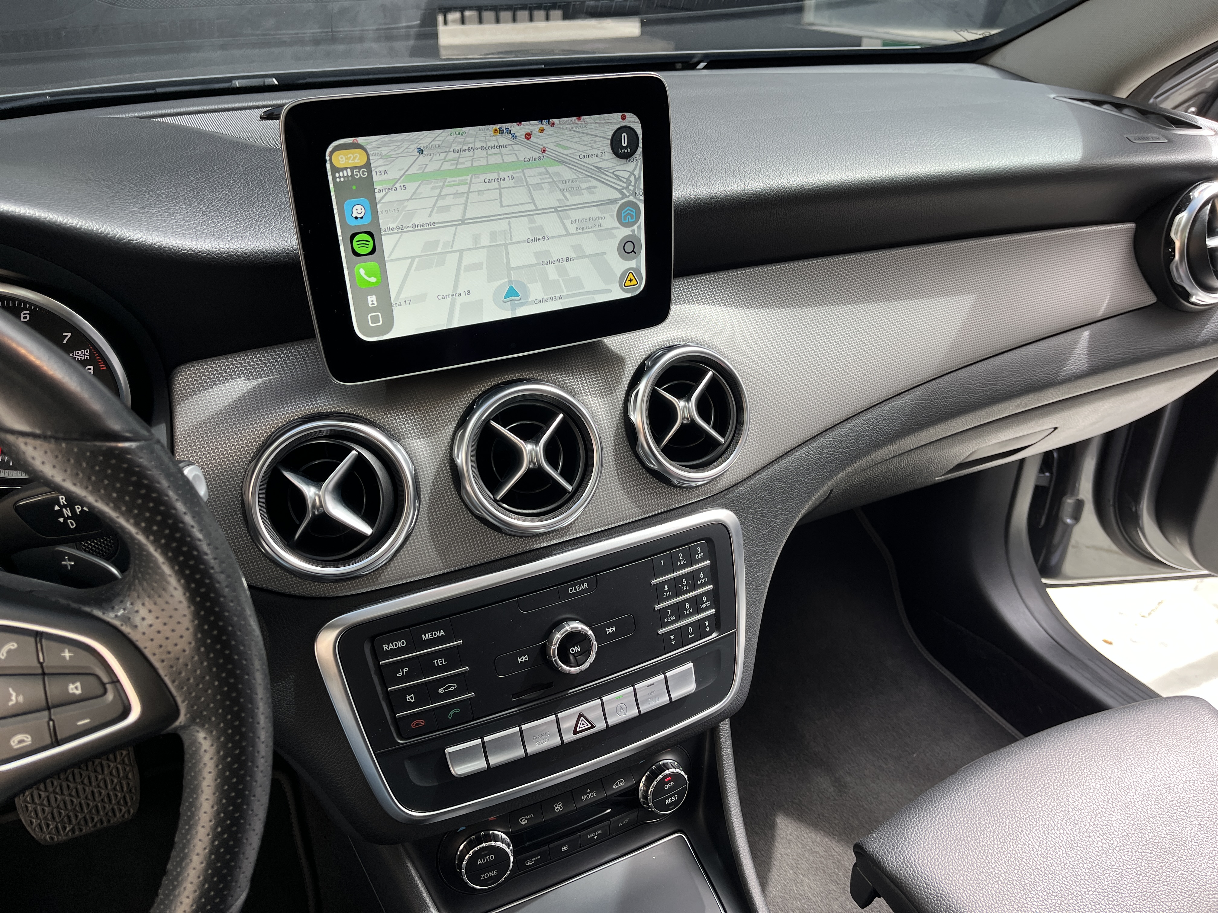 MERCEDES-BENZ GLA200 2020